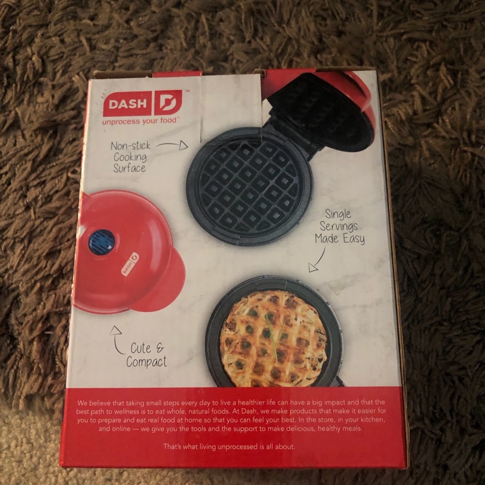 Mini Red Waffle Maker - Picture 6 of 7